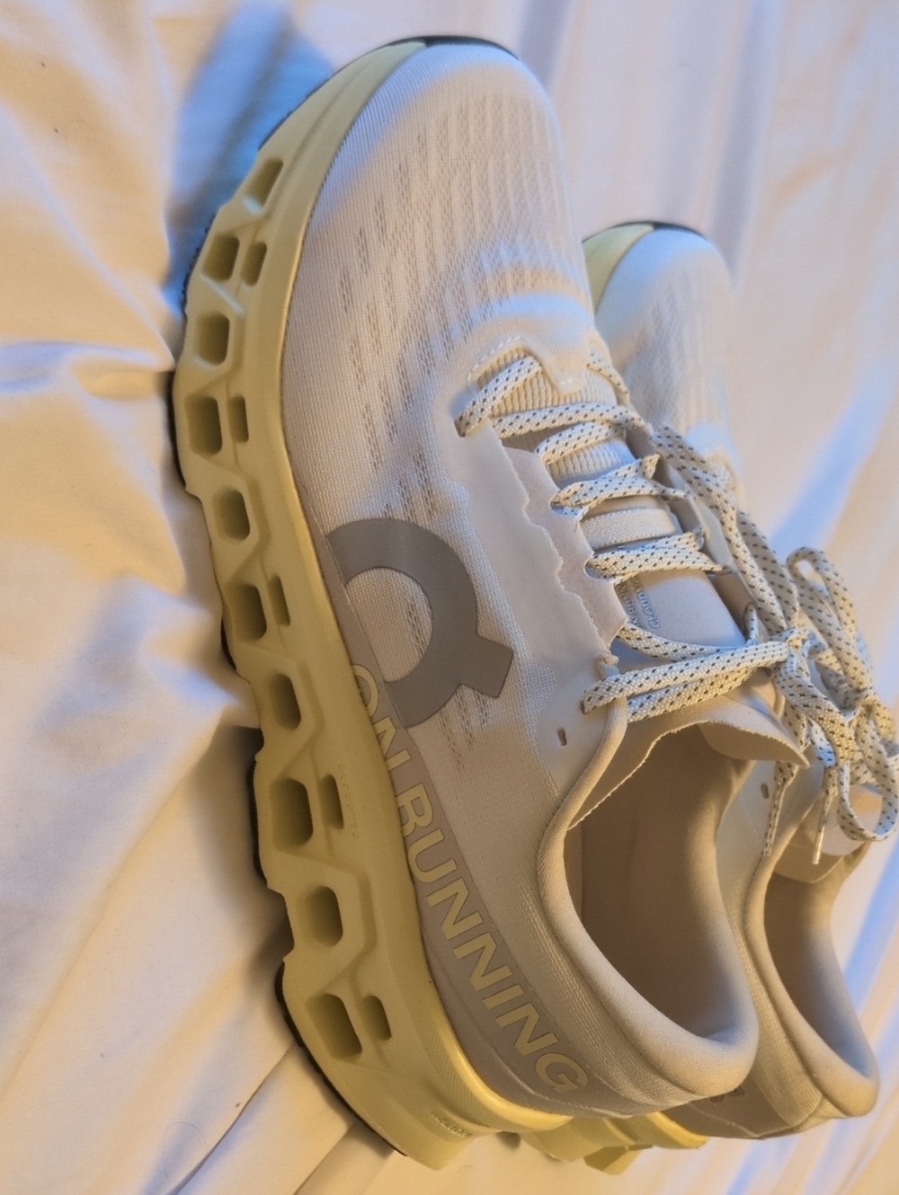 2026 ON Running Shoes 50% Off Size 44 Ivory-limelight